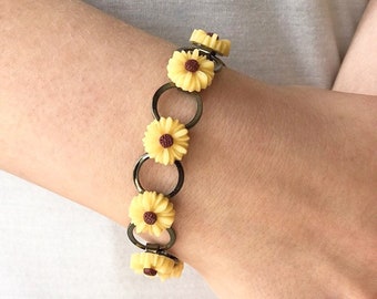 Fun Sunflower Bracelet with Loop and Disc Links, Vintage Inspired, Flowers, Festival Style, Romantic Jewelry, Boho Style, Renaissance Faire