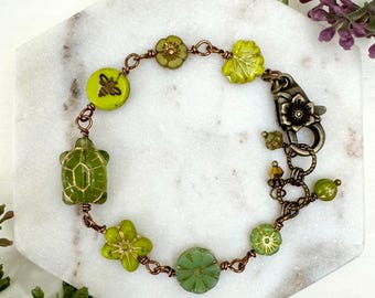 Green Turtle Beaded Czech Glass Bracelet, Chunky Beads, Boho Style, Vintage Vibe, Botanical, Reptile, Jewelry, Artsy, Earthy
