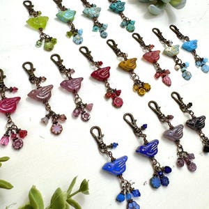 Chunky Bird Zipper Pull, Cute Spring Charm, Birdy Zipper Charm, Beaded Purse Pull, Bag Clip, Backpack Decoration, Nature Lover, Gift idea