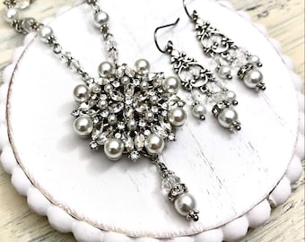 White Pearl and Crystal Necklace and Earring Jewelry Set, Faux Pearls, Preciosa, Rhinestones, Beaded Necklace, Silver Tone, Vintage Style