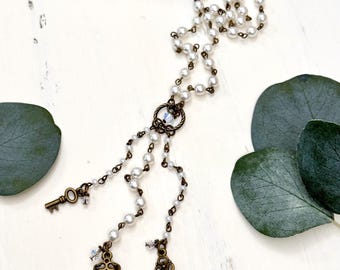 Off White Pearl and Antiqued Metal Key Charm Long Beaded Women’s Necklace, Imitation Pearls, Vintage Style, Wedding, Bridesmaid, Prom