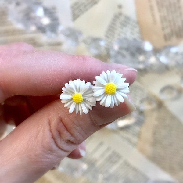 White Daisy Stud Earrings, 13mm Daisy Post Earrings, Small Daisy Earrings, Hypoallergenic, Floral Earrings, Little White Flower Posts