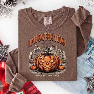 T-shirt manches longues Halloween Town, Comfort Colors® Cadeau de saison des citrouilles, T-shirt Halloweentown (fondé en 1998), T-shirt d'Halloween