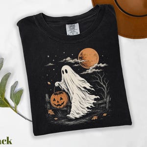 T-shirt Fantôme et Citrouille, T-shirt Comfort Colors® Ambiance Halloween, Cadeau pour la saison des frissons, Cadeau pour les amoureux des fantômes, T-shirt Saison des citrouilles, Cadeau d'Halloween