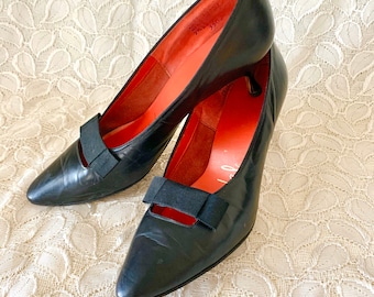 Vintage 60s Shoes Pumps, Bow, Leather, Grosgrain Ribbon, Rockabilly Pin Up Rockabella