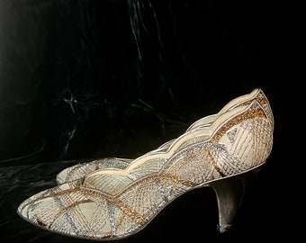 【Stuart Weitzman】カルメン ミディ SW LOOKS BACK, 2002 Stuart Weitzman creates the famous