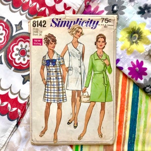 Vintage Sewing Pattern, 60s 70s Dress, Button Down, Flare Skirt,  Different Styles, Complete with Instructions