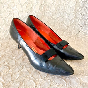 Vintage 60s Shoes Pumps, Bow, Leather, Grosgrain Ribbon, Rockabilly Pin Up Rockabella image 4