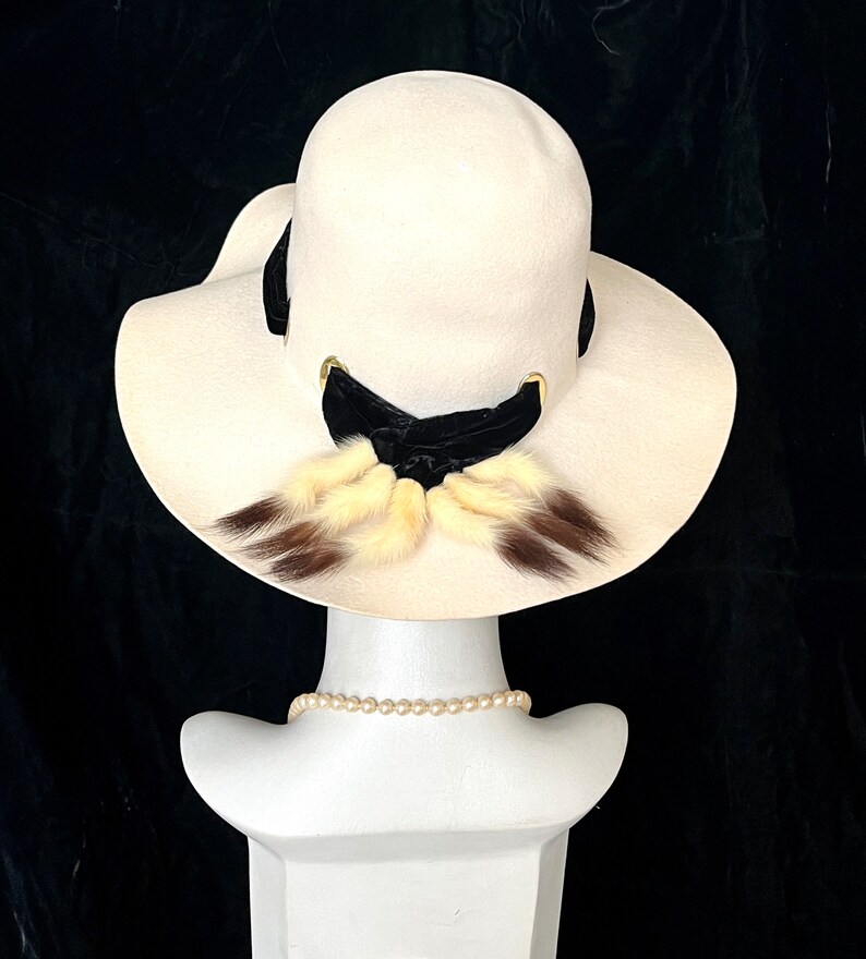 Chapeau de laine, garniture de fourrure dhermine, blanc dhiver, chapeau à large bord, velours noir, chapeau Betmar vintage, chapellerie, années 60 70 image 1