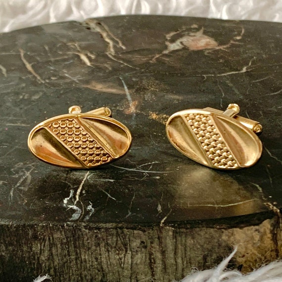 Mod Abstract Cuff Links, Textured Gold Tone, Oval… - image 2