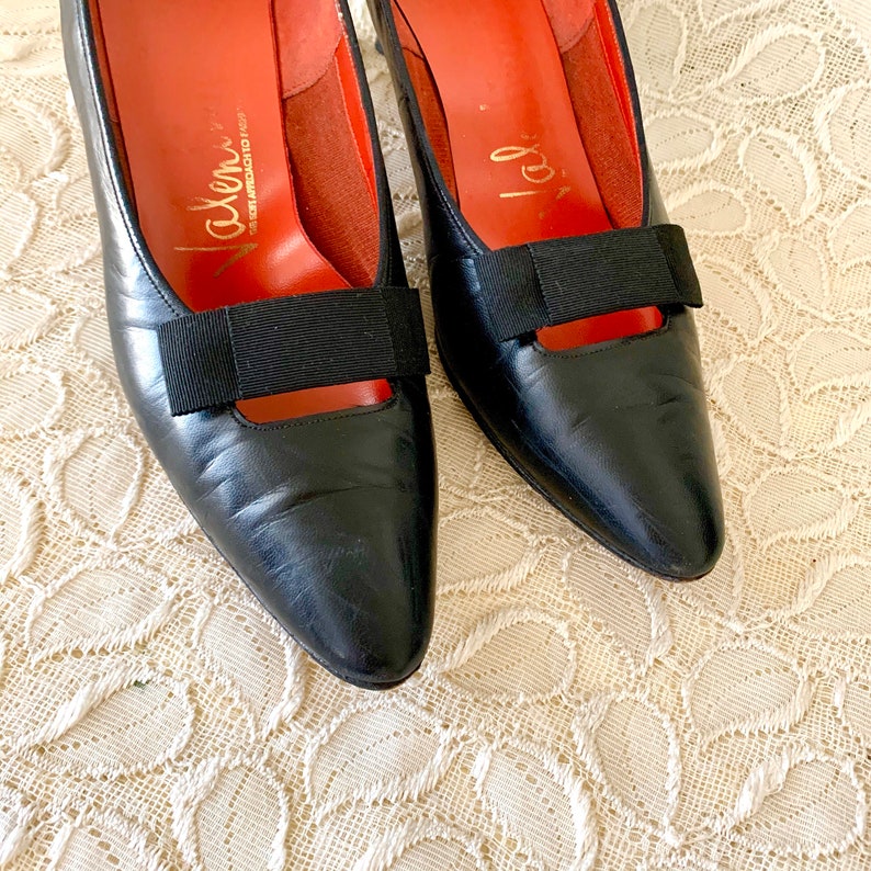 Vintage 60s Shoes Pumps, Bow, Leather, Grosgrain Ribbon, Rockabilly Pin Up Rockabella image 2