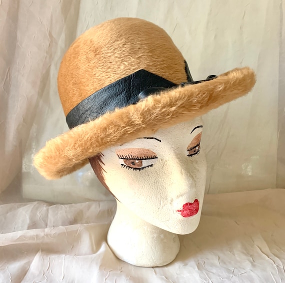 Parisian 60s Style Faux Fur Cloche Hat with Leather Bow Vintage Jan Leslie Faux Fur Felt Cloche Hat Cream Bow | eBay main image 2