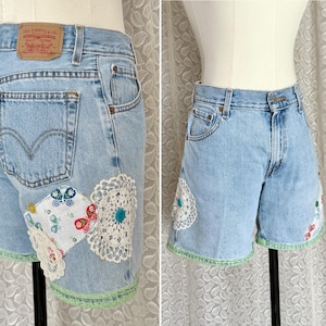 Patchwork Upcycled Denim Shorts, Levis High Waist Jeans, Schmetterlinge, Spitze