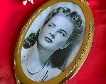 Ornate Photo Frame, Oval, Velvet Backing, Hollywood Regency, Vintage 50s 60s