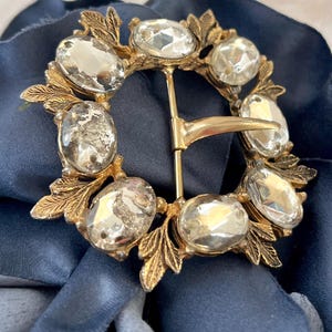 Sierlijke riemgesp met juwelen, grote gefacetteerde heldere edelstenen, vintage jaren 50/60