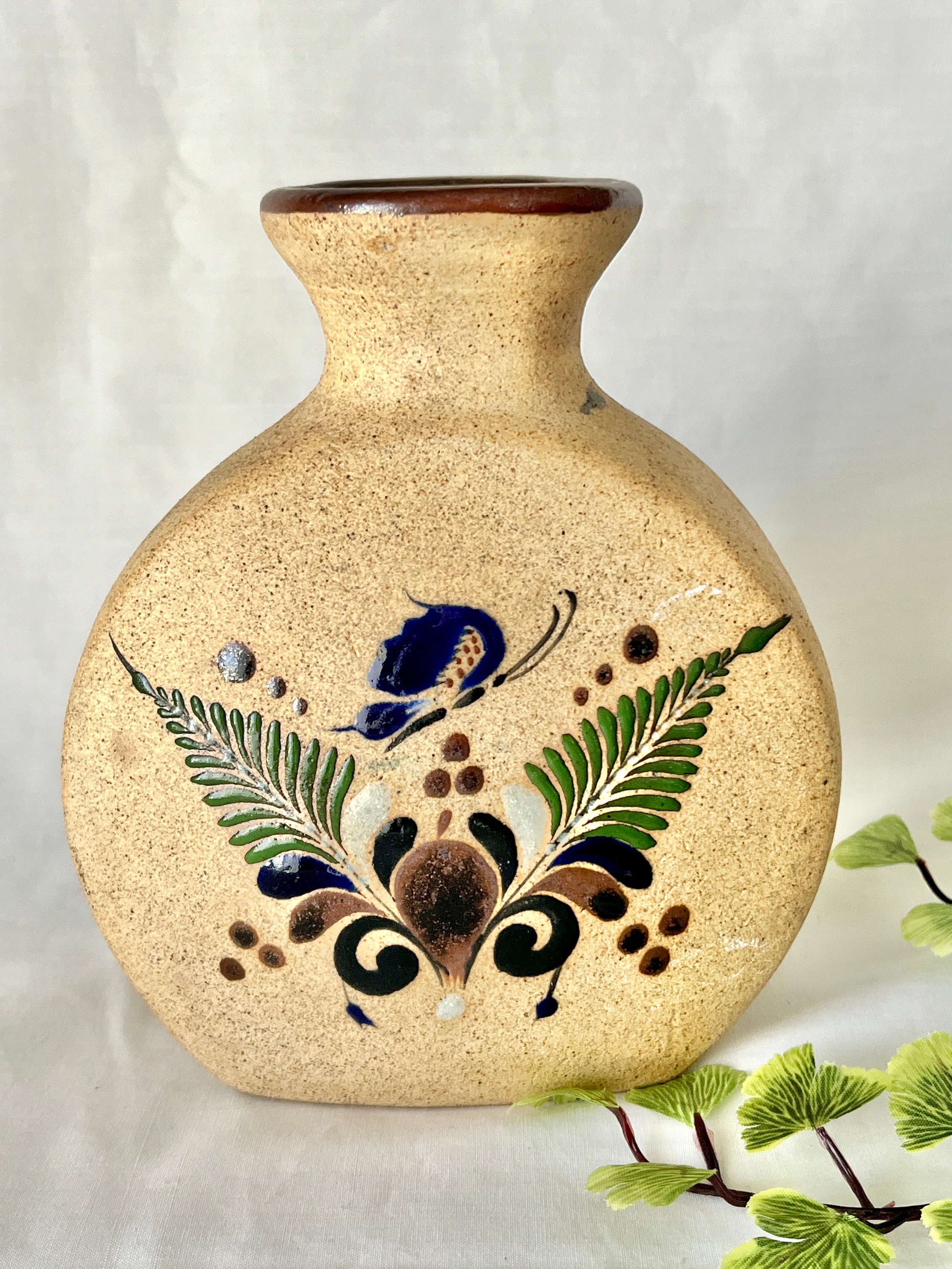 メキシコ陶器の花瓶、鳩、蝶、手描き、メキシコ、サイン入り
