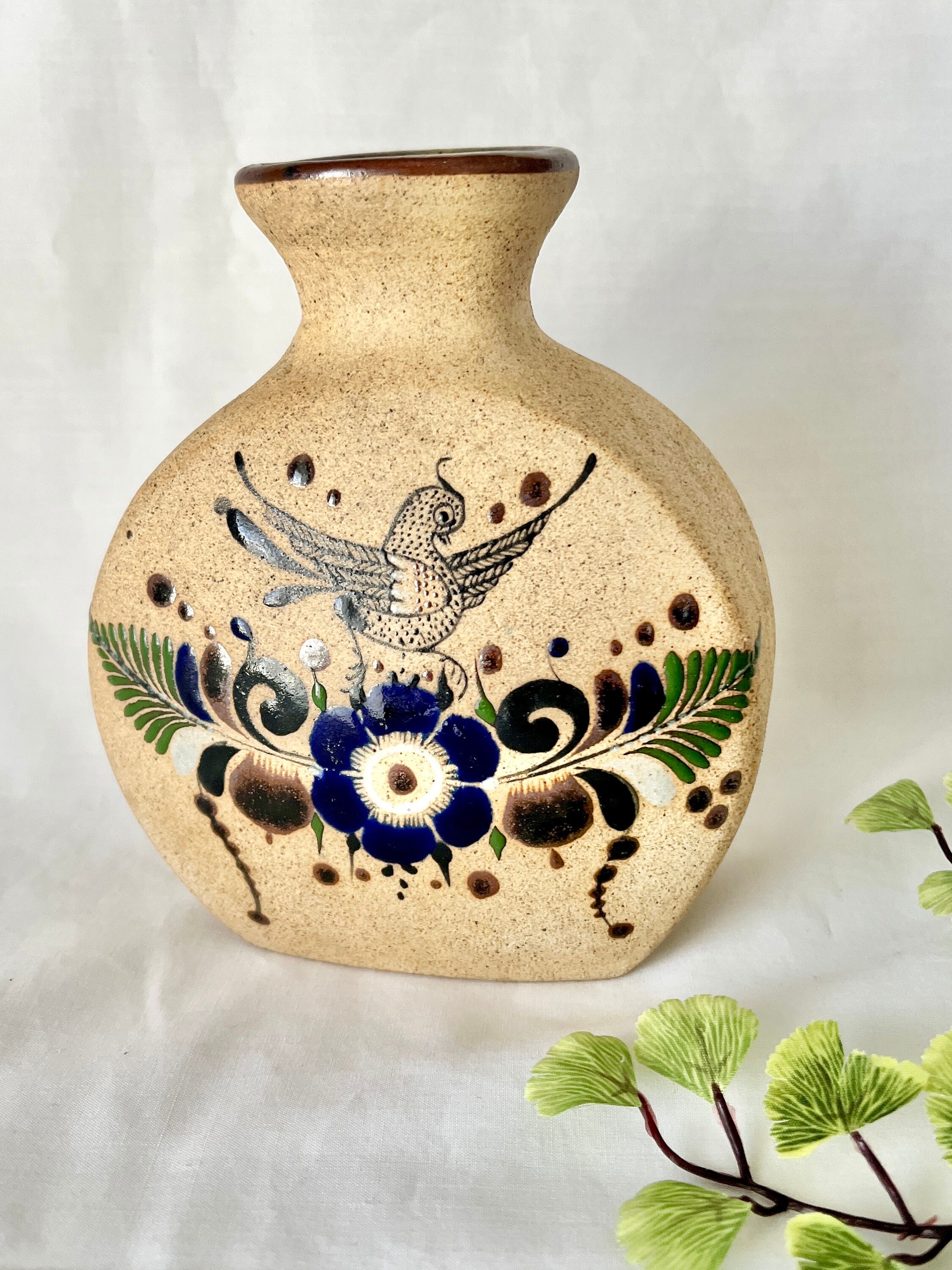 メキシコ陶器の花瓶、鳩、蝶、手描き、メキシコ、サイン入り