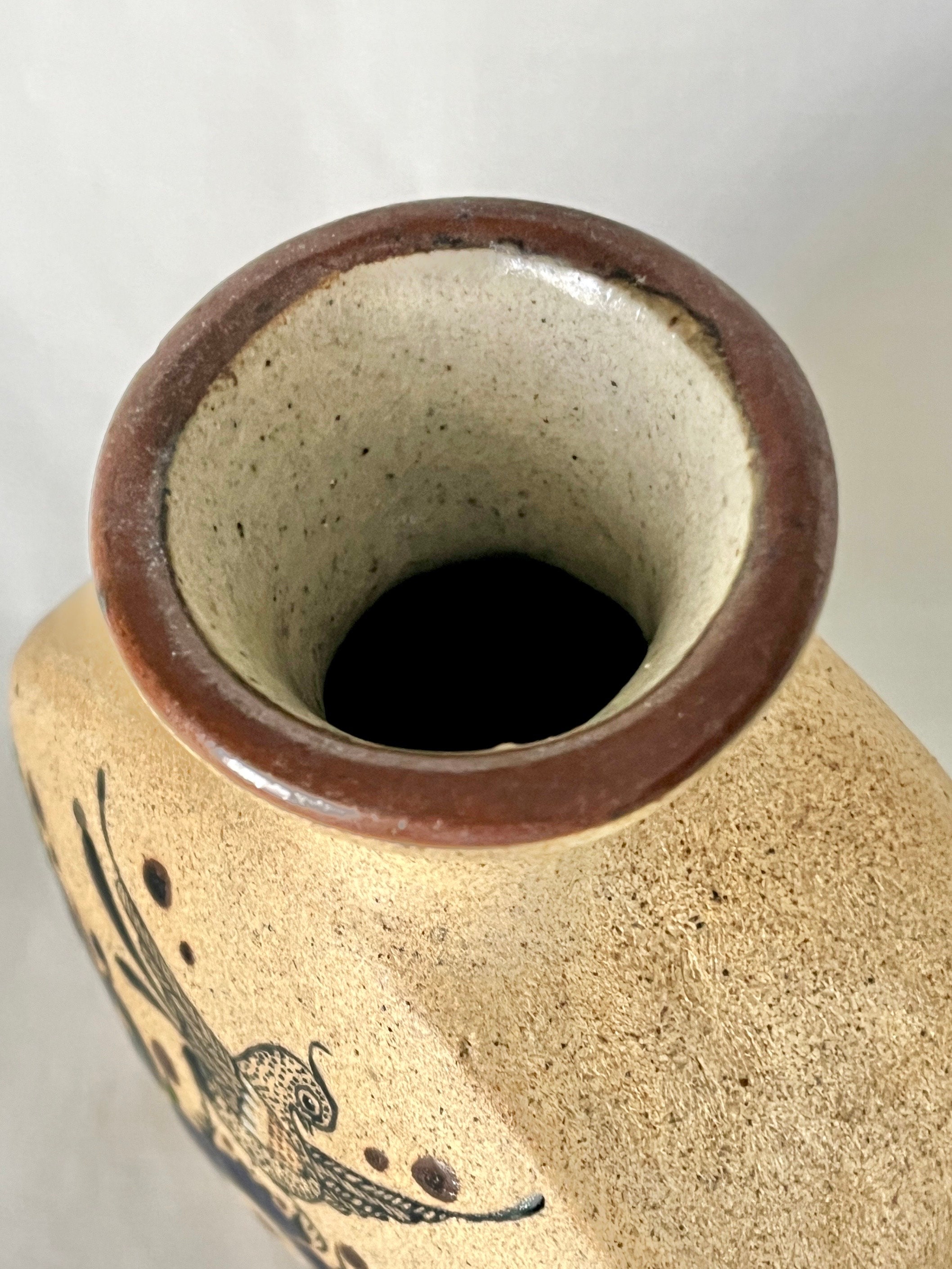 メキシコ陶器の花瓶、鳩、蝶、手描き、メキシコ、サイン入り