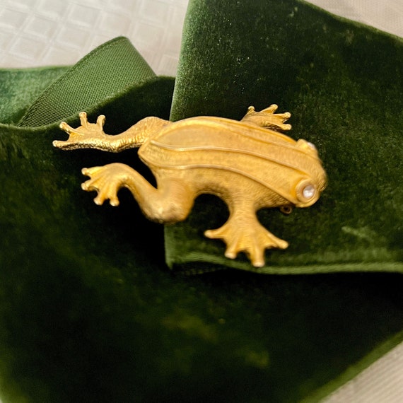 Vintage Frog Brooch, Sculptural Pin, Rhinestone C… - image 6