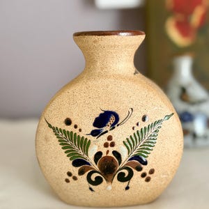 Vase en poterie mexicaine, colombe, papillon peint à la main, Mexique, signé vintage