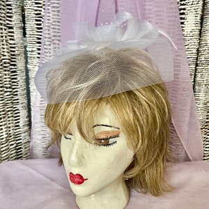 Vintage Fascinator, Beautiful Bridal Head Piece, White Mesh Hat, Bride Wedding