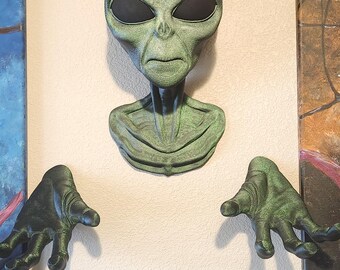 Alien controller and headset holder