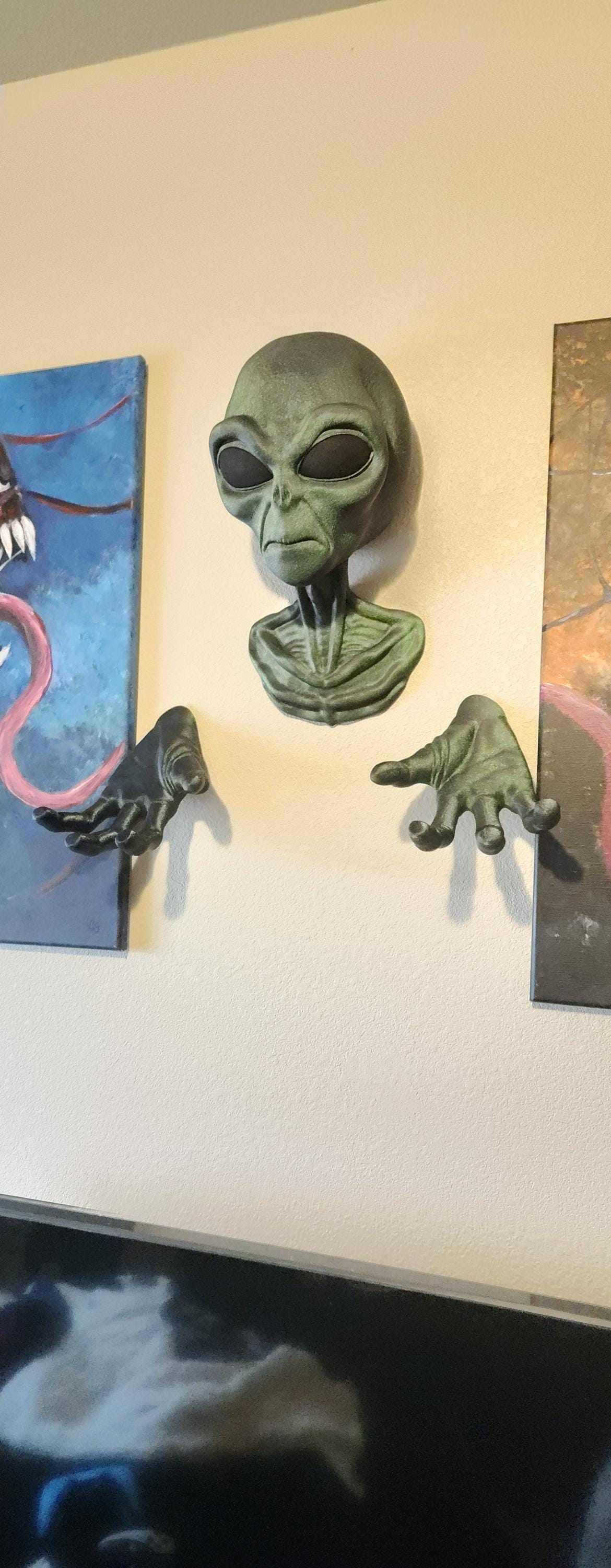 Alien Controller and Headset Holder - Etsy