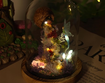 Luce notturna fatata Enchanted Flower Falls: un magico mondo in miniatura con farfalle e luci di cristallo, decorazioni per la stanza accoglienti, regali unici