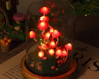 Betoverde rode paddenstoellamp met witte vlekken, handgemaakte paddenstoelen groeien uit aardewerken potten, Fairycore magische gloed, unieke cadeaus nachtlampje