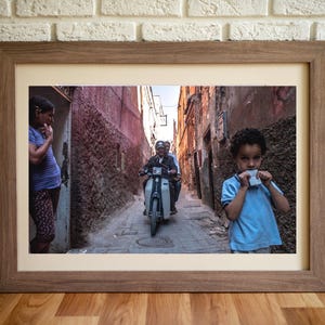 Streets of Marrakech - Foto a colori - Stampa originale in edizione limitata - Fotografia - Decorazione murale