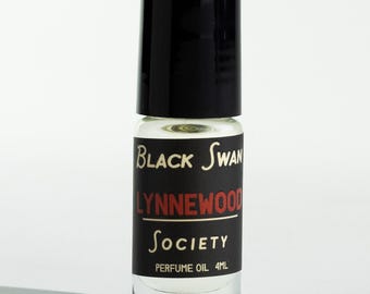 LYNNEWOOD Perfume Oil | Guaiac Wood & Vanilla - Cozy Travel Scent