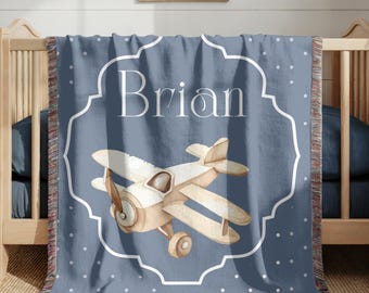 Manta de avión personalizada para bebé, manta con nombre personalizado para niño, decoración de habitación infantil con avión vintage, regalo para recién nacido, manta verde para habitación infantil.