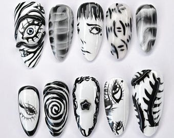 Uñas postizas de terror en blanco y negro, diseño de uñas hecho a mano inspirado en Junji Ito, uñas postizas de Halloween estilo manga espeluznante, uñas de anime de terror.