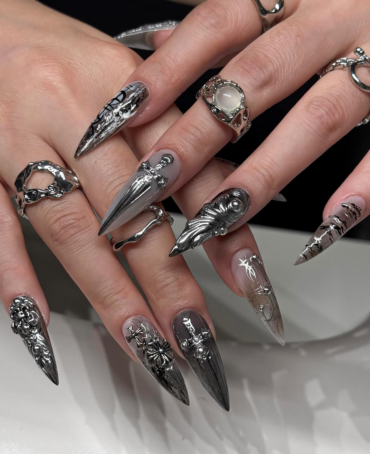 Black chrome nails Italia