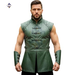 Grüne Leder-Krieger-Weste mit Schnallen - Mittelalterliche Lederrüstung für Männer - Ärmellose Grüne Leder-Kampfjacke - Stilvolle Herrenweste