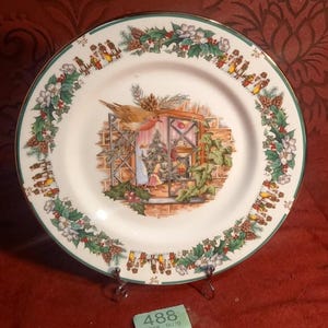 Royal Stafford Winter Christmas Scene christmas tree in the house Dinner Plate