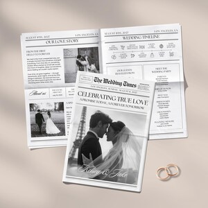 Può includere: Annuncio di matrimonio in stile giornale con foto in bianco e nero. Il titolo recita "The Wedding Times" e "Celebrating True Love". Include la tabella di marcia del matrimonio, i dettagli degli ospiti e le fedi nuziali d'oro.