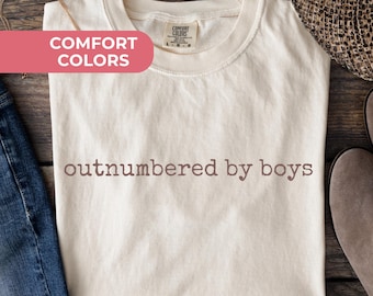 Camiseta divertida Comfort Colors® para mamá, regalo "Superada en número por hijos", regalo del Día de la Madre para ella, camiseta para mamá, regalo para madre de niños.
