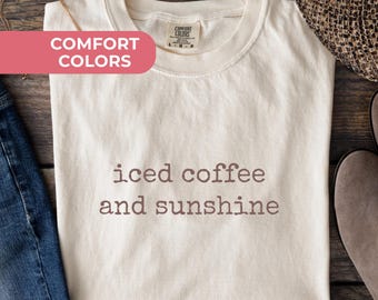 Camiseta de café helado y sol, camiseta de diseño retro, camiseta de café helado, regalos para amantes del café, camiseta de verano, ambiente veraniego, camiseta Comfort Colors®