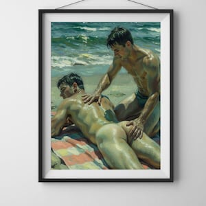 Puede incluir: Una lámina artística enmarcada que muestra a dos figuras en una playa. Una figura yace sobre una toalla a rayas mientras la otra se arrodilla detrás, aplicando loción en su espalda. La escena presenta olas del mar con tonos azules y verdes.