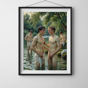 Puede incluir: Una impresión artística enmarcada que representa a tres jóvenes de pie en un río poco profundo rodeado de frondosos árboles verdes. Dos figuras se encuentran en primer plano frente a frente, mientras una tercera figura está al fondo, todos con telas blancas.