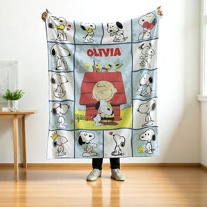 Personalized Snoopy Blanket – Peanuts Cartoon Throw for Kids, Custom Name Charlie Brown Dog Blanket, Cute Gift for Snoopy Fans