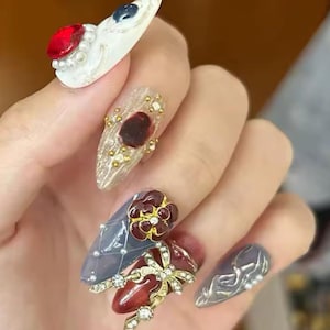 Uñas de gira Cowboy Carter en rojo, blanco y azul