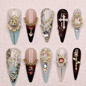 Long Stiletto Cross com Angel Press On Nails Personalizado Pintado à Mão Dourado Luxe Royal Design 10Pcs