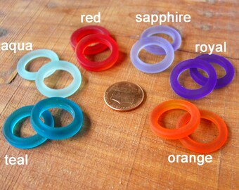 2 / 4 Stück 23 mm - Sapphire Aqua Royal Teal Blau Rot Orange - Flasche Ring Donut Meer Strand Glasperle gefrostet recycelt - für Anhänger Ohrringe