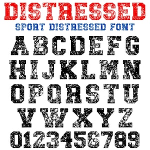 Könnte beinhalten: Eine digitale Grafik mit dem Text DISTRESSED in Rot und SPORT DISTRESSED FONT in Blau, gefolgt vom vollständigen Alphabet von A bis Z und den Zahlen 0 bis 9 in einer schwarzen Blockschrift mit verwittertem, abgenutztem und texturiertem Aussehen.