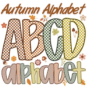 Könnte beinhalten: Digitale Illustration mit den Worten "Autumn Alphabet" in Braun. Die Buchstaben A, B, C und D sind kariert mit Herbstfarben. Das Wort "alphabet" steht darunter in einem ähnlichen Stil.