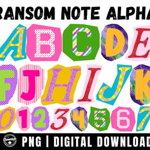 Puede incluir: Alfabeto y números coloridos estilo nota de rescate en un estilo recortado. Las letras y los números son de varios colores y patrones, incluyendo lunares, rayas y purpurina. El texto "RANSOM NOTE ALPHA" está en la parte superior y "PNG | DIGITAL DOWNLOAD" en la parte inferior.