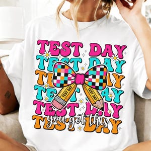 Camiseta retro para el día del examen (PNG), ¡Tú puedes con el día del examen! (PNG), Ropa para la semana de exámenes, Lazo de lápiz a cuadros, Regalo para el equipo de educadores positivos