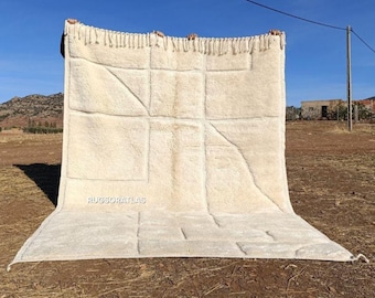 Handmade White Wool Moroccan Rug: Berber Mrirt Style